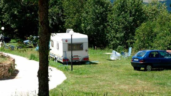 Camping A Fonsagrada vehículos estacionados